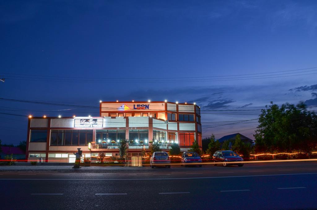 Motel - Restaurant Leon 바커우 외부 사진